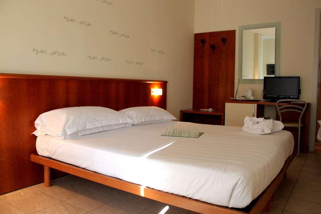 Leonardo Hotel Parma Room photo