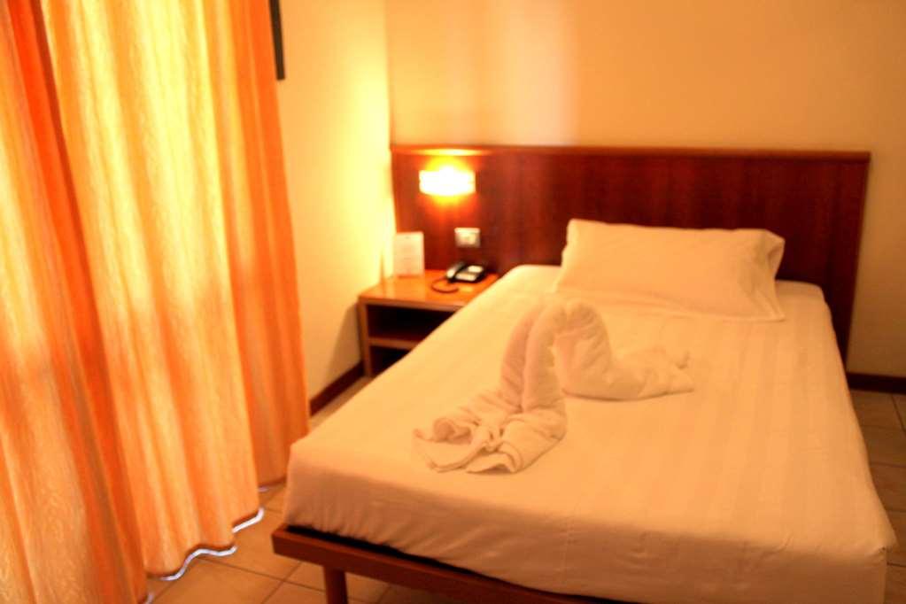 Leonardo Hotel Parma Room photo