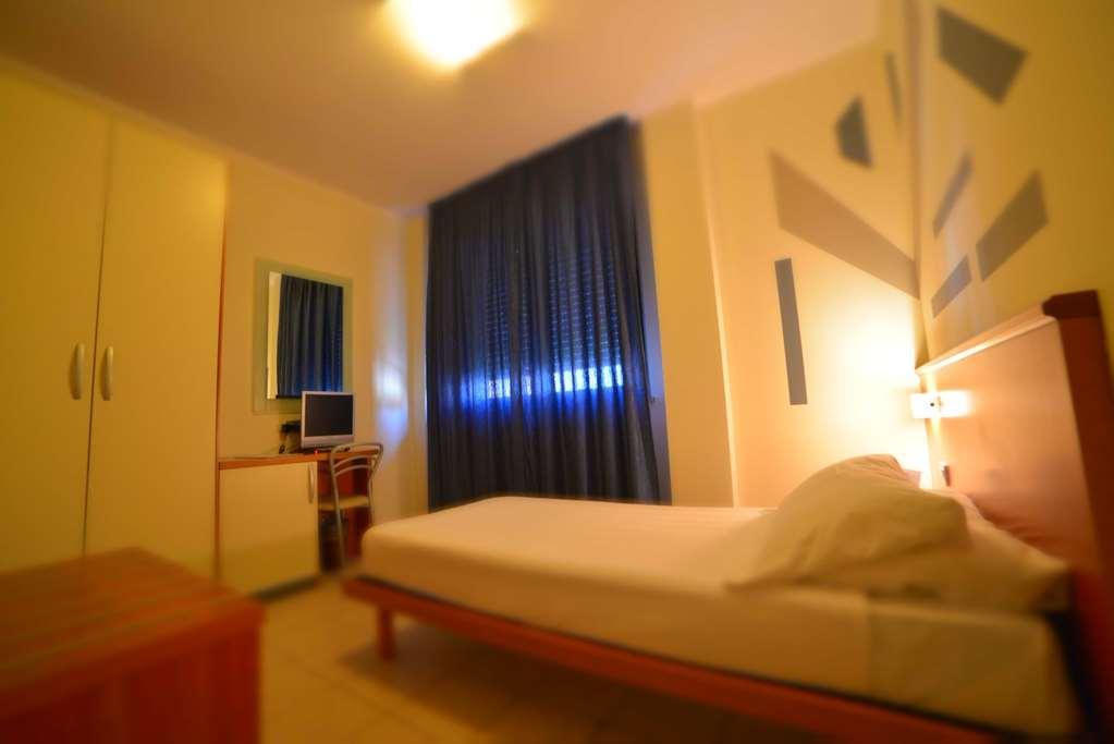 Leonardo Hotel Parma Room photo