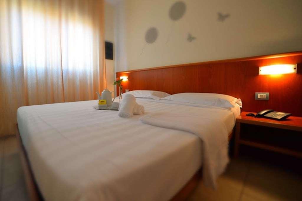 Leonardo Hotel Parma Room photo